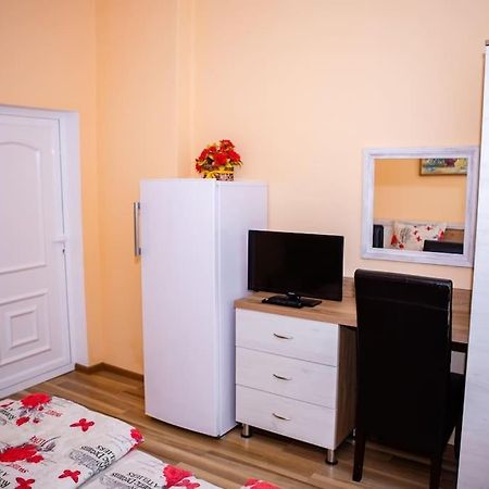 Lucky 2 Hotel Pavel Banya Exterior photo