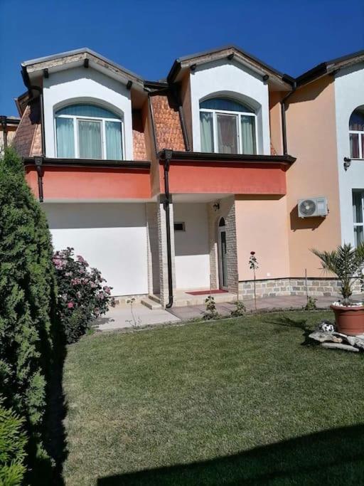 Lucky 2 Hotel Pavel Banya Exterior photo