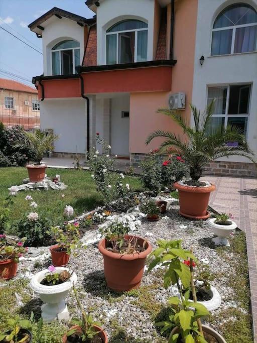 Lucky 2 Hotel Pavel Banya Exterior photo