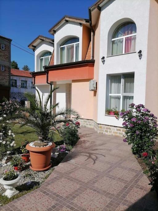 Lucky 2 Hotel Pavel Banya Exterior photo